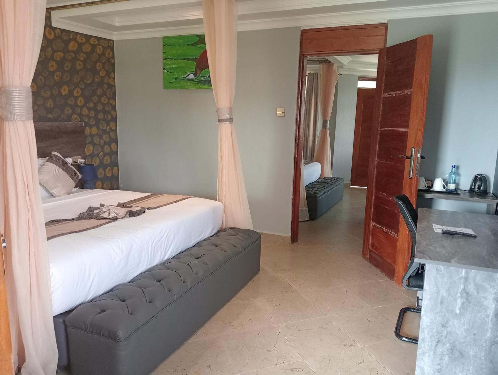 Naro Moru Jaqanaz Resort מראה חיצוני תמונה